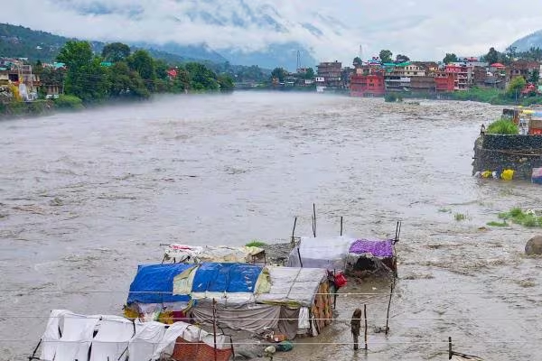 மேக வெடிப்பால் 21 பேர் பலி; தத்தளிக்கும் இமாச்சலப் பிரதேசம்! | 21 Killed By Cloudburst Himachal Pradesh