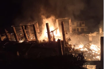 புஸ்ஸலாவ தனியார் தேயிலை தொழிற்சாலையில் தீப்பரவல்(video)