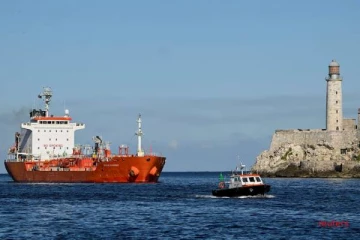 மதுரோ நிலை வரலாம்... ட்ரம்பிற்கு பயந்து கியூபாவிற்கு எண்ணெய் ஏற்றுமதியை நிறுத்தவிருக்கும் நாடு
