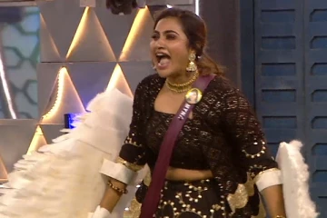 அதிரடியாக பிக் பாஸ் வீட்டிற்குள் நுழைந்த மைனா நந்தினி.. புகைபடங்களுடன் இதோ