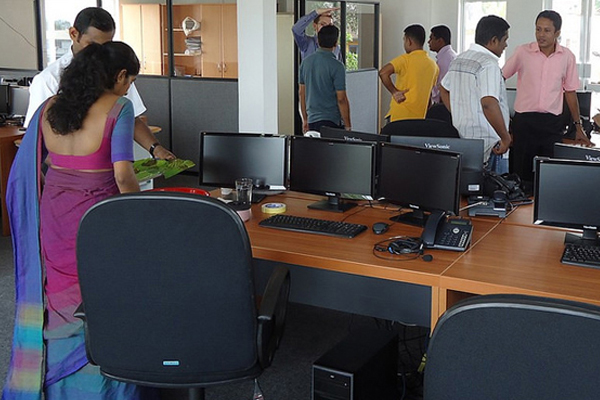 புதிய வரிக் கொள்கையினால் தொழில்நுட்பத்துறை வீழ்ச்சி | Tech Sector Slumps Due To New Tax Policy