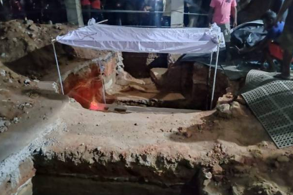 கிறிஸ்தவ தேவாலயம் ஒன்றில் பழைமை வாய்ந்த மயானம் கண்டுபிடிப்பு! | Puttalam Christian Church Cemetery Corpses கிறிஸ்தவ தேவாலயம் ஒன்றில் பழைமை வாய்ந்த மயானம் கண்டுபிடிப்பு! | Puttalam Christian Church Cemetery Corpses