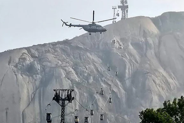 இந்தியாவின் செங்குத்தான மலை உச்சி ஒன்றில் கேபிள் ஊர்திகள் மோதி விபத்து. (அதிர்ச்சி காணொளி) | Chilling Video Of Moments Before Midair Ropeway இந்தியாவின் செங்குத்தான மலை உச்சி ஒன்றில் கேபிள் ஊர்திகள் மோதி விபத்து. (அதிர்ச்சி காணொளி) | Chilling Video Of Moments Before Midair Ropeway