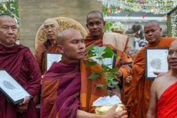 පඤ්ඤාකර හිමියන් සමඟ අමෙරිකාවට වැඩමවූ ශ්‍රී මහා බෝධි අංකුරය