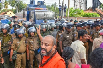 வடக்கிலிருந்து கிழக்கு நோக்கி; சிறீதரன், வேலன் சுவாமிகள் உள்ளிட்ட ஏழு பேருக்கு அழைப்பாணை!