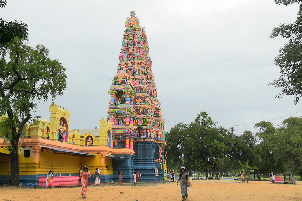 நல்லூரில் தீபங்கள் ஏற்றி கோலகலமாக வரவேற்க்கப்பட்ட புத்தாண்டு | Joyful New Year Welcomed With Lamps In Nallur நல்லூரில் தீபங்கள் ஏற்றி கோலகலமாக வரவேற்க்கப்பட்ட புத்தாண்டு | Joyful New Year Welcomed With Lamps In Nallur