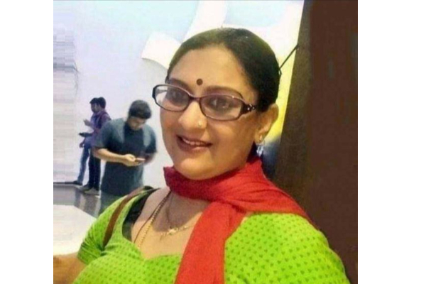 இந்த உன்னி மேரி டீச்சர் யாருன்னு தெரிதா? 51 வயதாகி அடையாளம் தெரியாமல் மாறியநிலை.. | Mundhanai Mudichu Unnimary Latest Photo Viral