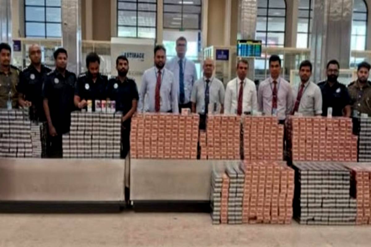 கட்டுநாயக்க விமானத்தில் கைவிடப்பட்ட 13 பொதிகள்: சோதனையில் சிக்கிய பெறுமதியான பொருள் | 13 Packages Abandoned On Katunayake Flight