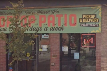 ஒரே உணவகத்தில் திரண்டிருந்த 25 பேர்: ரொறன்ரோ பொலிசார் எடுத்த நடவடிக்கை