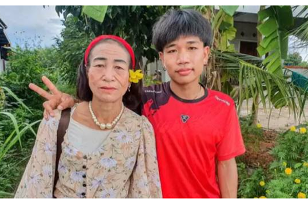 56 வயது பெண்னை கரம்பிடிக்கும் 19 வயது இளைஞன் - காதலுக்கு கண் இல்லதாங்க.. | 19Year Old Engaged 56 Year Grandmother Thailand