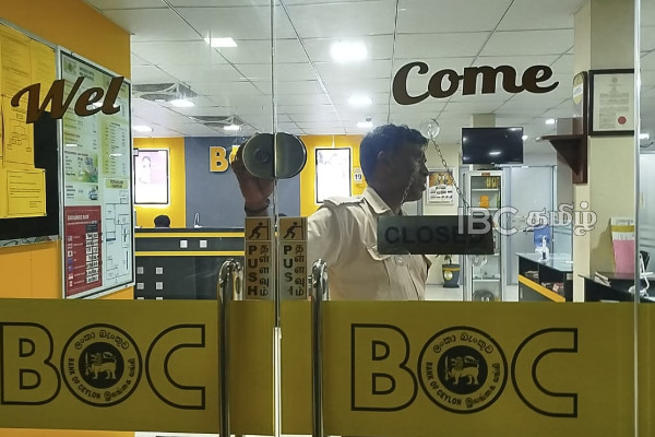 CDM இயந்திரம் இல்லாத இடத்தில் பொய்யாக பெயர்ப்பலகை வைத்த வங்கி ! | Journalist Threatened Over Fake Cdm Board