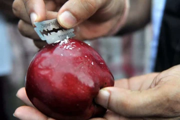 பழங்களில் பூசப்படும் மெழுகுப்பூச்சு எல்லாமே கெட்டதா? என்ன மாதிரியான பக்கவிளைவுகளை ஏற்படுத்தும்