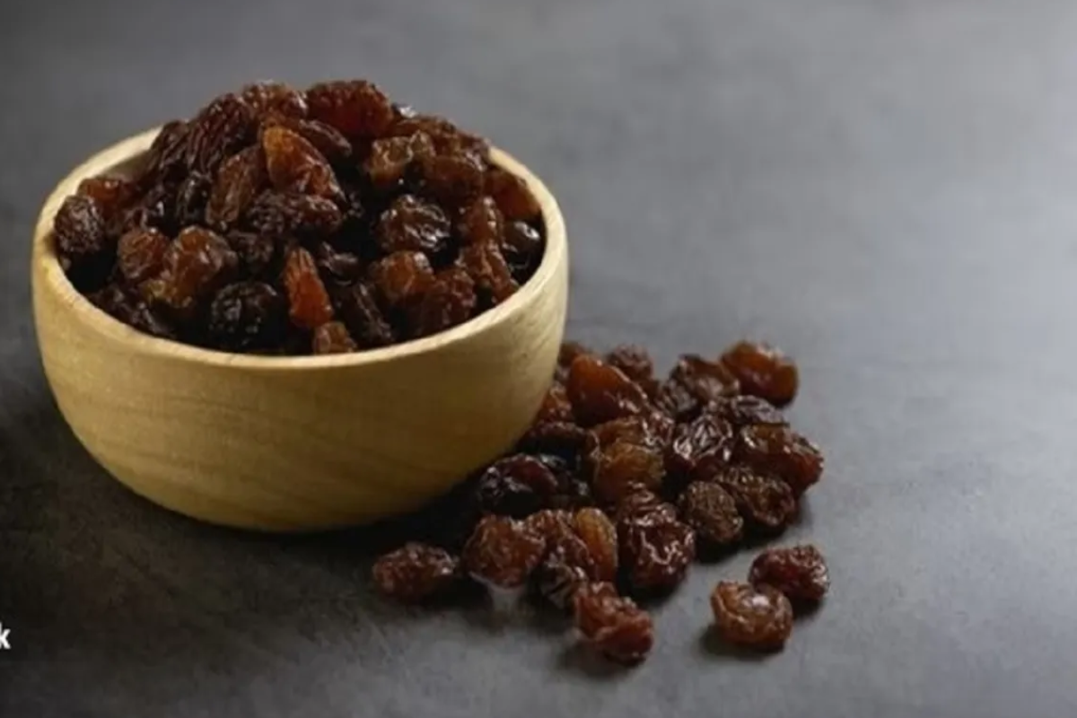 உலர் திராட்சையில் இத்தனை மகிமைகளா ; இரும்புச்சத்து முதல் இதய நோய் வரை... | So Much Glory In Sun Dried Grapes