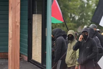 பிரித்தானிய பாடசாலை சுவரில் சர்ச்சை வாசகம்! சிசிடிவி காட்சிகள் ஆய்வு