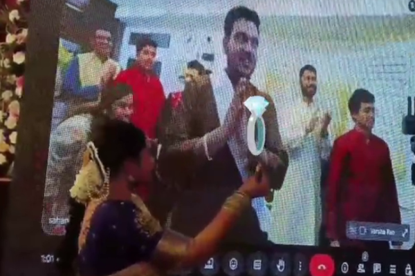 கனடாவில் மாப்பிள்ளை...பெண் இந்தியாவில்; வியக்க வைத்த திருமண நிச்சயதார்த்தம்! | Groom Canada And Bride India Online Engagement கனடாவில் மாப்பிள்ளை...பெண் இந்தியாவில்; வியக்க வைத்த திருமண நிச்சயதார்த்தம்! | Groom Canada And Bride India Online Engagement