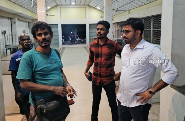 யாழ். மாநகர சபையின் அசமந்தம்..! மீன் சந்தையில் துண்டிக்கப்பட்ட மின்சாரம் | Jaffna Municipal Council Irresponsibility