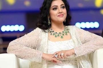 ரோட்டில் நின்று ஆடை மாற்றிய நடிகை மீனா - உண்மையை சொன்ன பிரபல நடிகர்