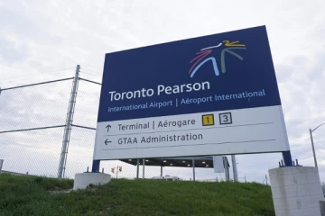 கனடிய விமான நிலையத்தில் மகனை கடத்திய பெண் கைது