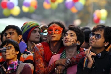 ஓரின சேர்க்கையாளர்களுக்கு 10 ஆண்டு சிறை - மசோதா நிறைவேற்றம்!