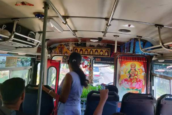 பஸ்ஸில் யாழ்ப்பாண இளைஞனுக்கு காதல் அழைப்பு விட்ட கொழும்பு பெண்! பின்பு நடந்த சுவாரஸ்யம் | Bus Colombo Girl Made Love Call To A Jaffna Youth