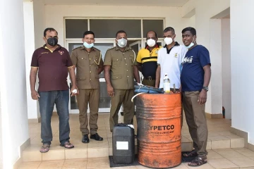 மடு காட்டுப்பகுதியில் சட்ட விரோத கசிப்பு வடிக்கும் இடம் முற்றுகை - ஒருவர் கைது