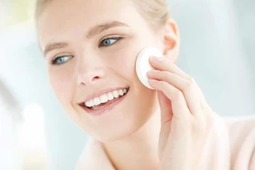 ரோஸ் வாட்டரை சருமத்திற்கு ஏன் பயன்படுத்த வேண்டும் தெரியுமா?