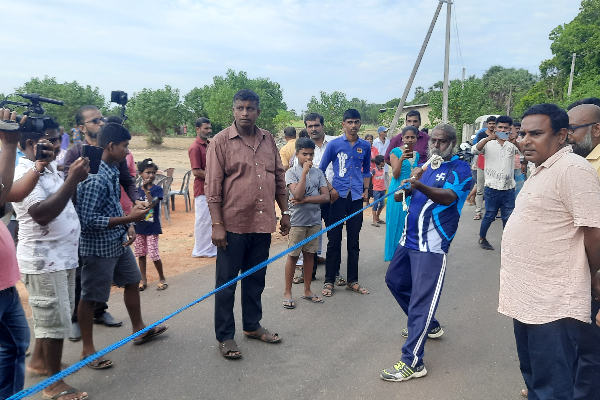 உலக சாதனை படைத்த யாழ்ப்பாணத்தவர் (படங்கள்) | Jaffna Thiruchelvam World Record