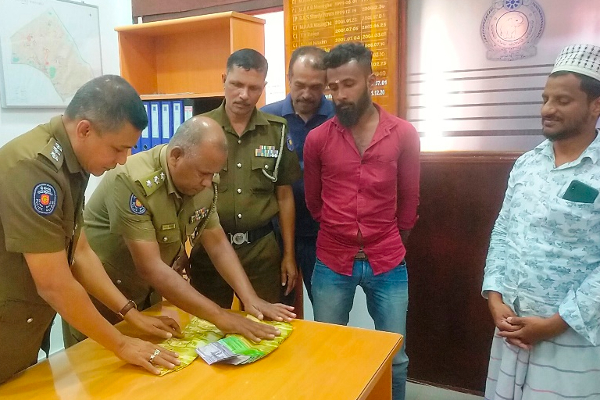 வீதியில் கண்டெடுக்கப்பட்ட 5 இலட்சம் ரூபா; இளைஞர் செய்த செயல்! | 5 Lakh Rupees Found Street The Act Of Youth