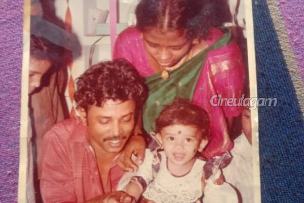 சிறுவயதில் செம கியூட்டாக இருக்கும் இந்த சின்னத்திரை பிரபலம் யார் தெரிகிறதா?... பிக்பாஸ் பிரபலம் | Television Fame Celebrity Childhood Photo Viral