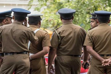 வீதியொன்றுக்கு அருகில் இனந்தெரியாத ஆணின் சடலம் மீட்பு