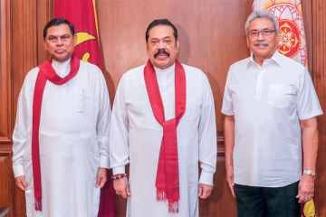 பஷிலை மக்கள் துரத்தி கோட்டாபயவை நீக்க  வேண்டும் - 3 தேரர்கள் போர் கொடி