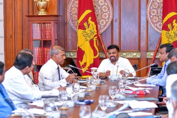 டித்வா சூறாவளியால் பாதிக்கப்பட்டவர்களுக்காக 5 இலட்சம் ரூபா இழப்பீடு! அதிகாரிகளுக்கு ஜனாதிபதி விடுத்துள்ள அவசர உத்தரவு