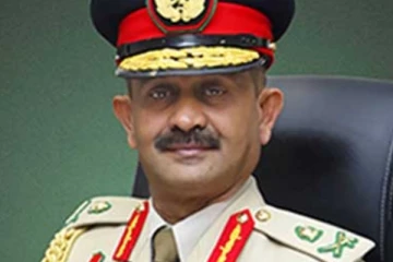 නව යුධ හමුදාපතිවරයා වැඩ භාර ගත්තේ මෙහෙමයි..