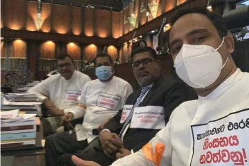 "பெண்களுக்கு எதிரான வன்முறையை நிறுத்து" நாடாளுமன்றில் கோசம்