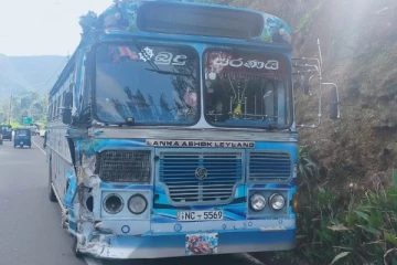 கனரக வாகனம் விபத்து - இருவர் காயம்