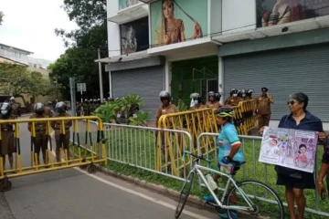 கொழும்பில் முக்கிய வீதிகளுக்கு பூட்டு; பிரதமர் வீட்டிற்கு செல்ல தடை