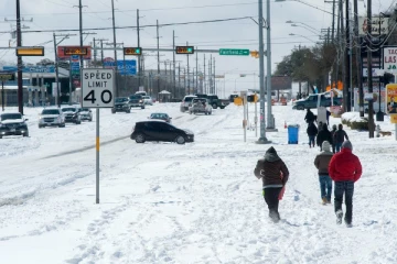 அமெரிக்காவில் வெண்பனி போர்த்தியதுபோல் காட்சியளிக்கும் நகரம்; எது தெரியுமா!