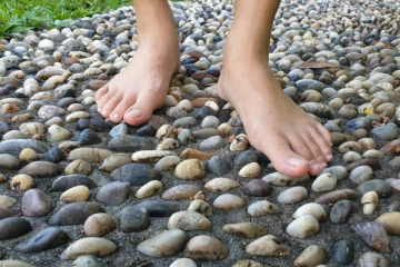 Pebble Stone Walking: கூழாங்கலில் நடைபயிற்சியா?... எண்ணற்ற அதிசயத்தை உணர்வீங்க