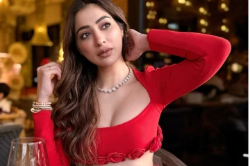 நடிகை ராய் லட்சுமி ஹாட் போட்டோஷூட்