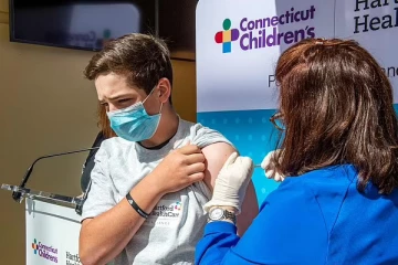 கொரோனா தடுப்பூசி போட்டுக்கொண்ட 226 இளைஞர்களுக்கு இதய பிரச்சினை... அவசர கூட்டத்துக்கு அழைப்பு விடுத்துள்ள அதிகாரிகள்