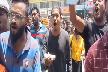 ஊரடங்குச் சட்டத்திற்கு மத்தியிலும் பேரணியாக திரண்ட பெருந்திரளான மக்கள்(Live)