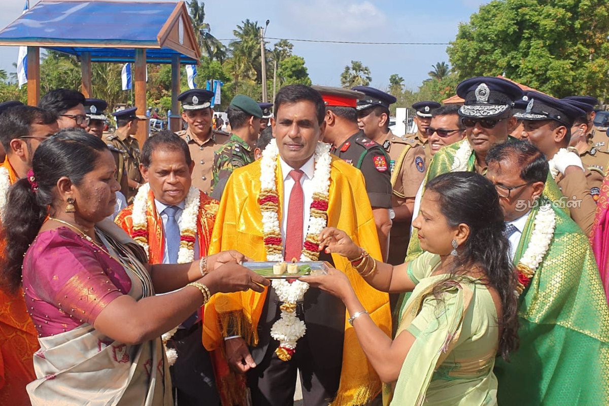 தெற்கில் மீண்டும் இனவாதத்தை தூண்ட முயல்கின்றனர்! பொதுமக்கள் பாதுகாப்பு அமைச்சர் | They Are Trying Stir Up Racism Again In The South தெற்கில் மீண்டும் இனவாதத்தை தூண்ட முயல்கின்றனர்! பொதுமக்கள் பாதுகாப்பு அமைச்சர் | They Are Trying Stir Up Racism Again In The South
