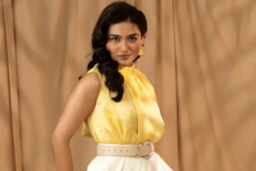 இளம் நடிகை மமிதா பைஜூ அழகிய போட்டோஷூட்