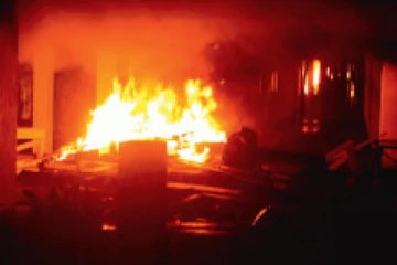 ராஜபக்சக்களுக்கு சொந்தமான ஹோட்டலுக்கு தீவைப்பு