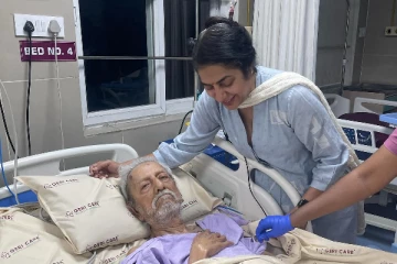 கமல்ஹாசனின் அண்ணன் திடீரென மருத்துவமனையில் அனுமதி! புகைப்படங்களை வெளியிட்ட சுஹாசினி