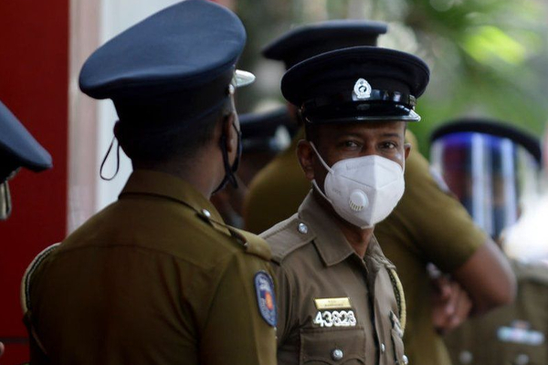 வளர்ப்பு நாயைத் தாக்கிய கடை உரிமையாளருக்கு பொலிஸ் உத்தியோகத்தரால் நேர்ந்த சோகம் | Owner Who Attacked Pet Dog By Police Officer