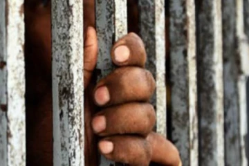 උඹට හිරගෙදරම ගල්නේද?.. බන්ධනාගාර නිළධාරියෙකු දන ගස්වා පහර දුන් සිදුවීම..