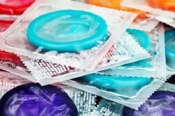 இளைஞர்களுக்கு இலவச ஆணுறை : அரசின் அறிவிப்பால் பரபரப்பு