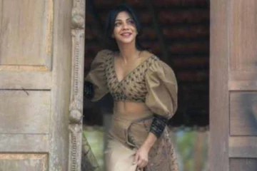 உடல் எடை குறைத்து புதிய லுக்கில் இருக்கும் நடிகை மடோனாவின் லேட்டஸ்ட் போட்டோஸ்