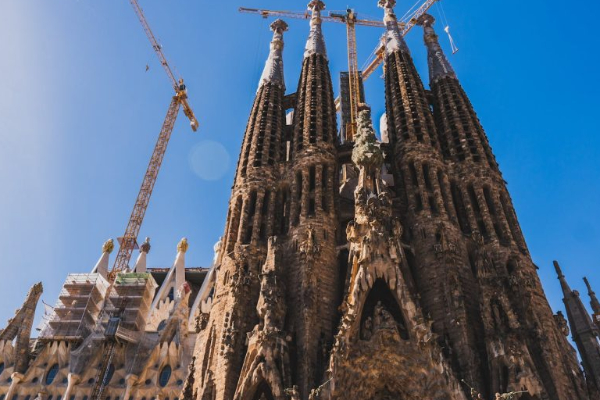 உலகின் மிக உயரமான தேவாலயம் என்ற பெருமையை பெற்ற பார்சிலோனா தேவாலயம் | Barcelona Cathedral Tallest Church In The World உலகின் மிக உயரமான தேவாலயம் என்ற பெருமையை பெற்ற பார்சிலோனா தேவாலயம் | Barcelona Cathedral Tallest Church In The World